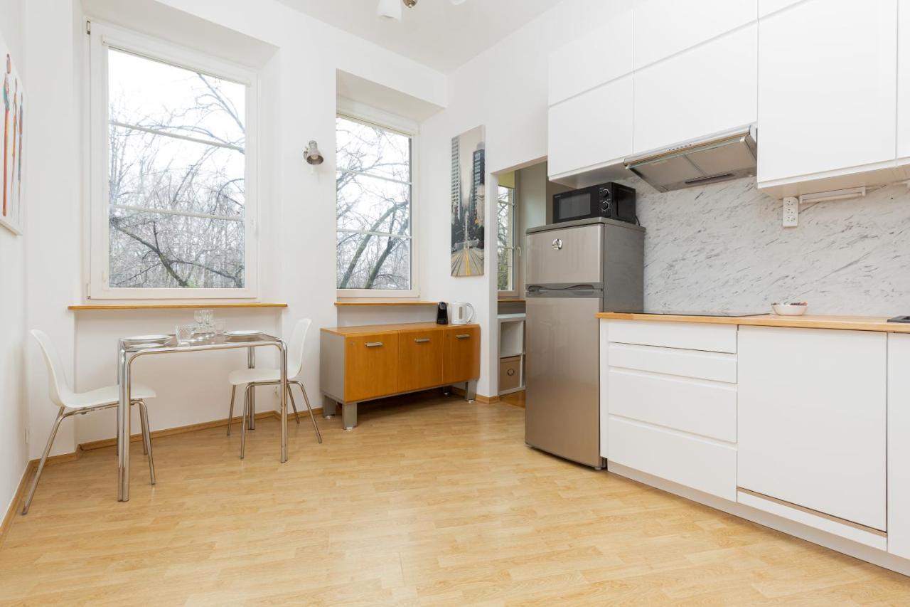 Downtown Studio Apartment By The Park By Noclegi Renters Varsóvia Exterior foto