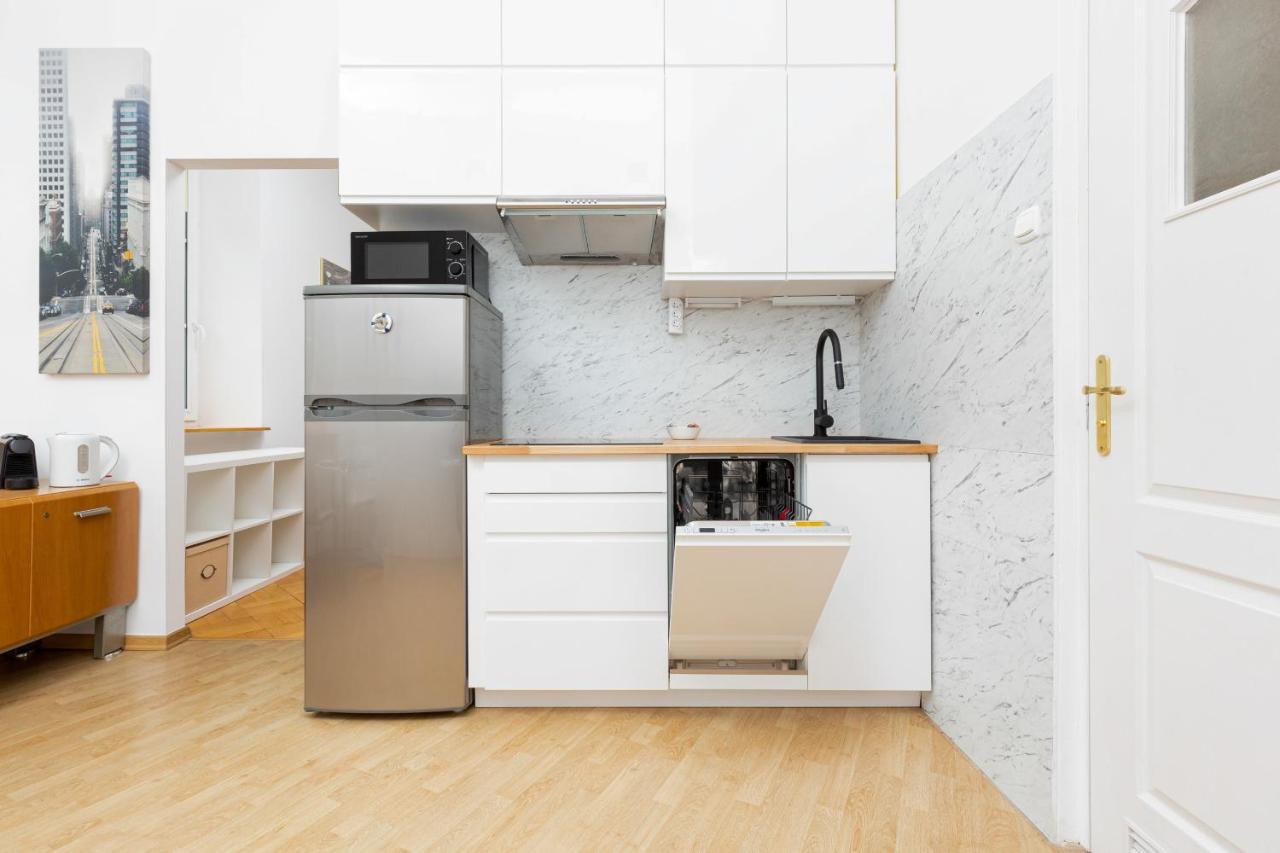 Downtown Studio Apartment By The Park By Noclegi Renters Varsóvia Exterior foto